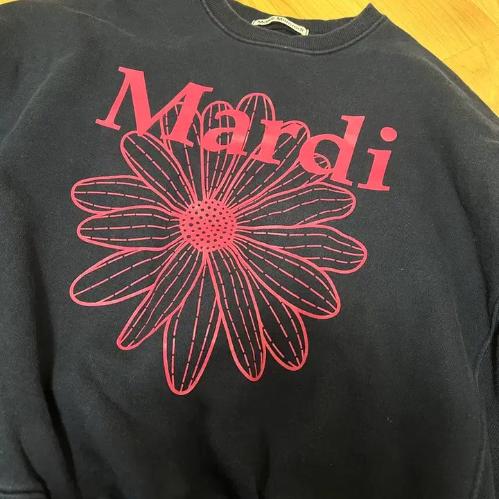 [BUNJANG] Mardi Mercredi Flower Navy Sweatshirt / 마르디 메크르디 플라워 네이비 맨투맨