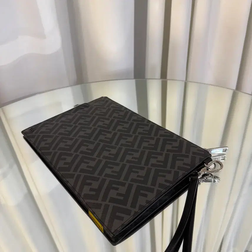 [BUNJANG] Fendi Diagonal Strap Clutch Bag / [정품]펜디 다이고널 스트랩 클러치백