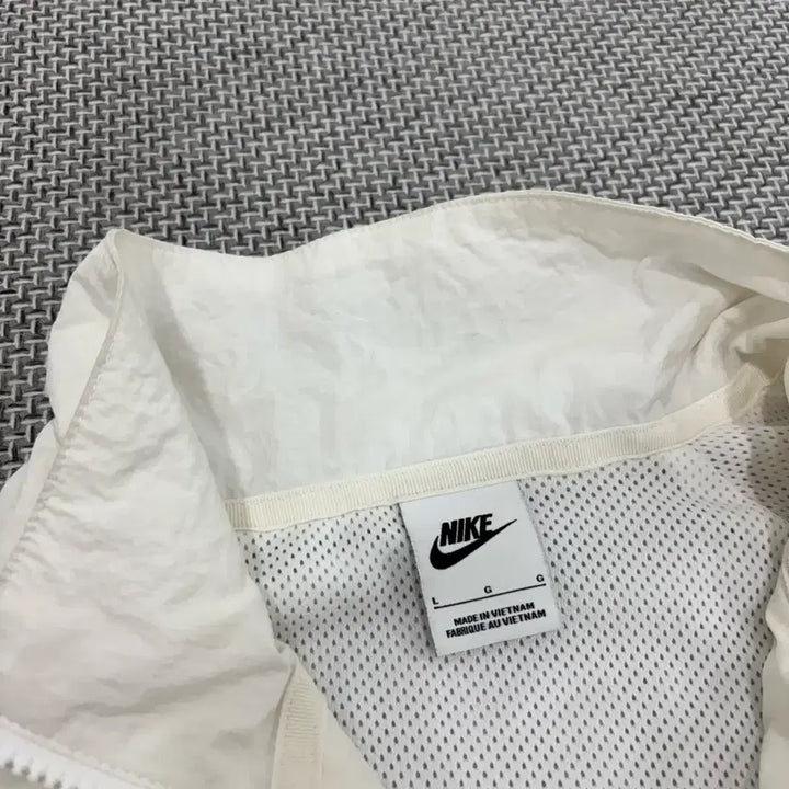 [SOLD OUT] NIKE  NSW 우븐 화이트 말라카이트 자켓