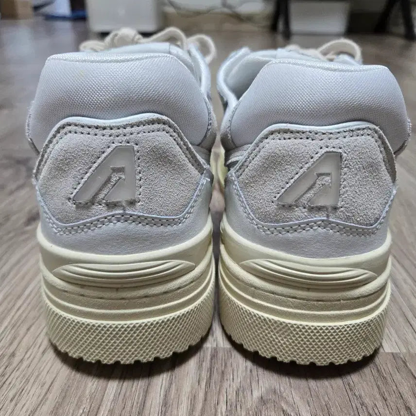 [BUNJANG] Autry CLC White Sneakers EU42 / Autry 오트리 CLC 화이트 스니커즈 EU42사이즈