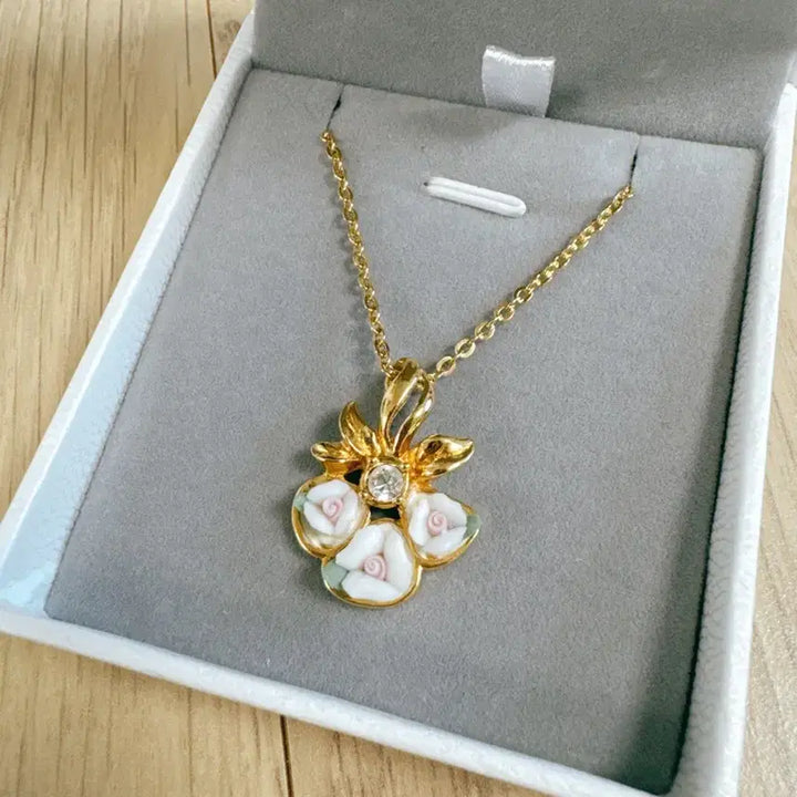 [SOLD OUT] 빈티지 에이본 목걸이 미사용