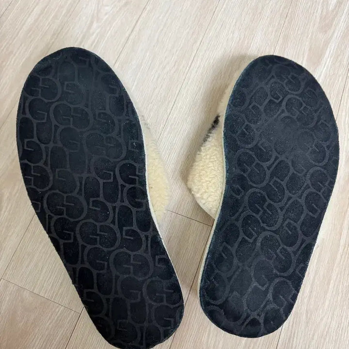 [BUNJANG] UGG Ivory Slippers 270 / UGG 어그 슬리퍼 아이보리 270