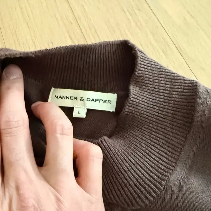 [BUNJANG] Manner &amp; Dapper Cotton Mock Neck Knit Brown / 매너앤대퍼 코튼 모크넥 니트 브라운 103