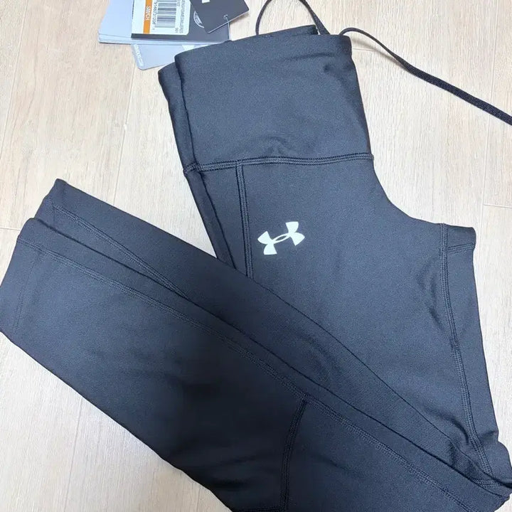 [SOLD OUT] 언더아머 여성 레깅스 블랙 S