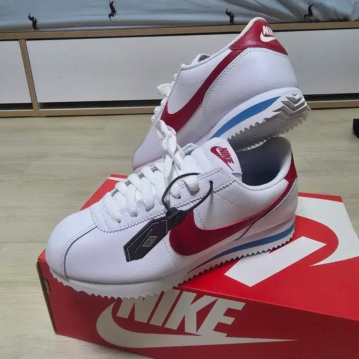 [SOLD OUT] 나이키 코르테즈 흰빨파 운동화 230