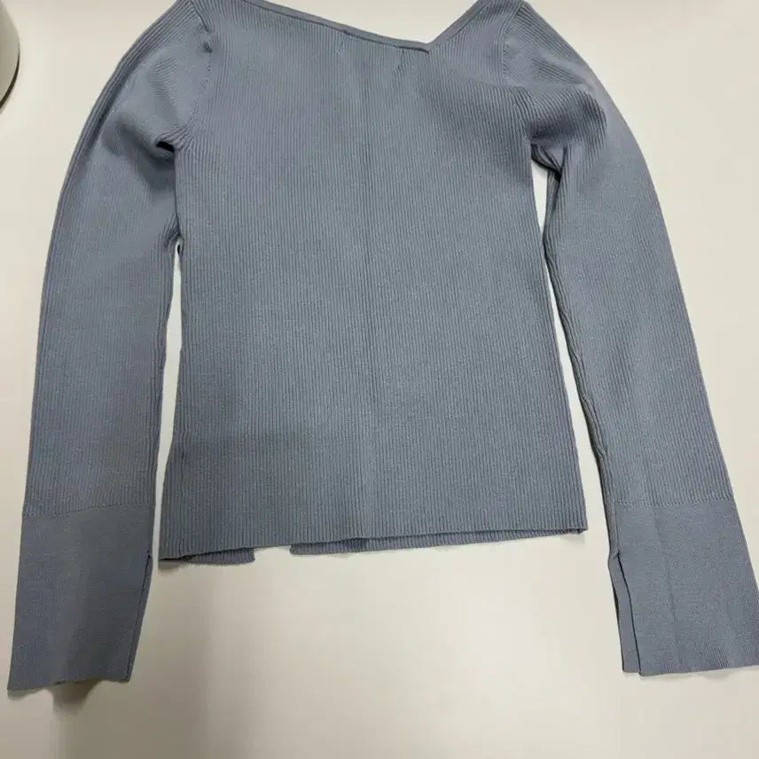 [SOLD OUT] 아뜰리에 나인 블루 언발란스 니트