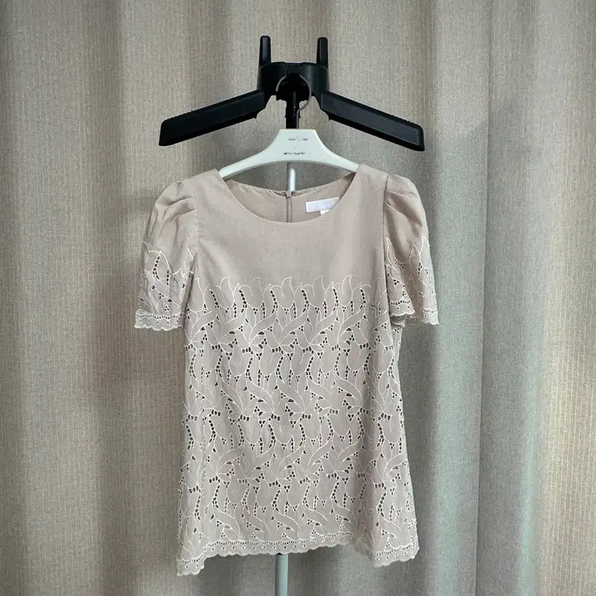 [SOLD OUT] 질스튜어트 반팔 블라우스 S