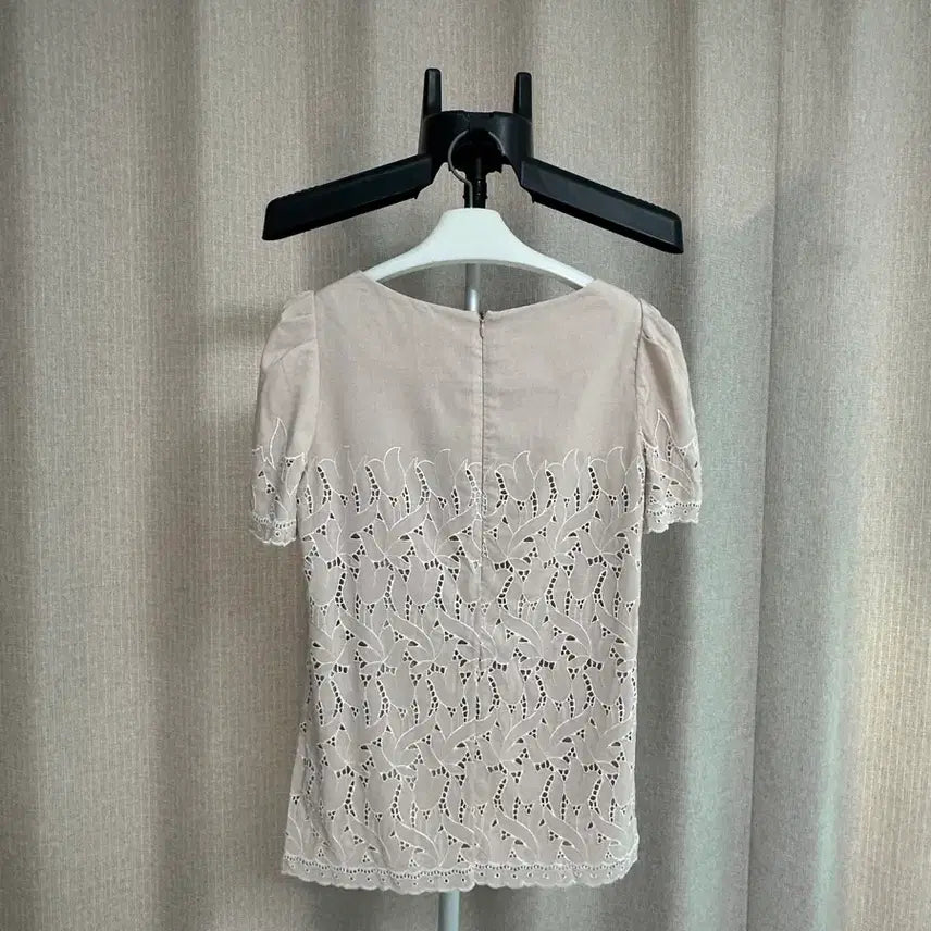 [SOLD OUT] 질스튜어트 반팔 블라우스 S