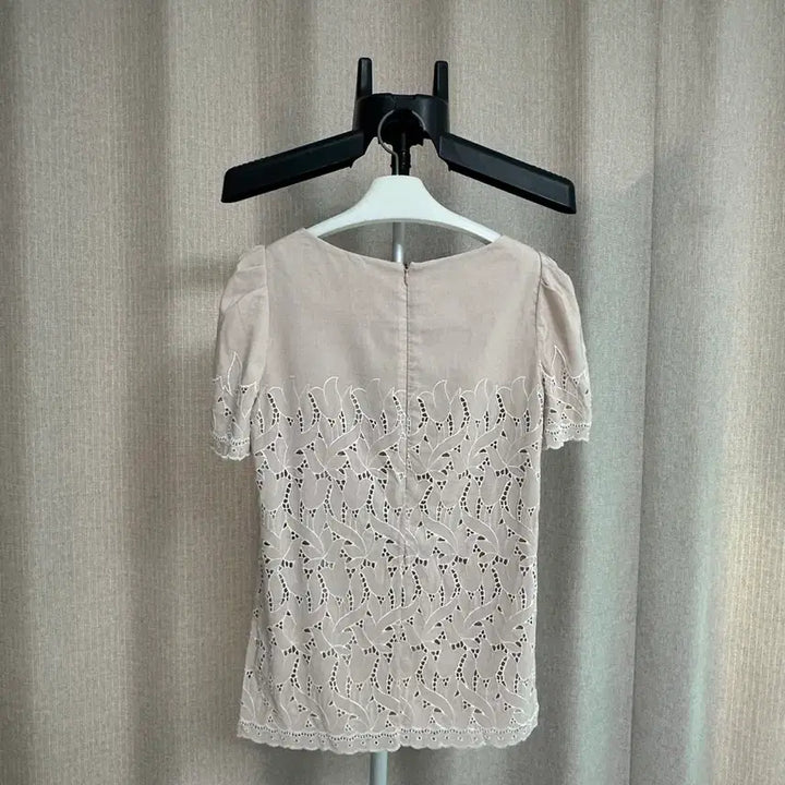 [SOLD OUT] 질스튜어트 반팔 블라우스 S