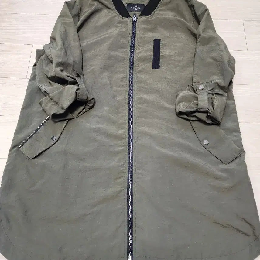 [SOLD OUT] 예쎄 카키색 바람막이 봄버 야상
