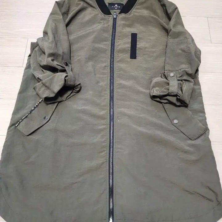 [SOLD OUT] 예쎄 카키색 바람막이 봄버 야상