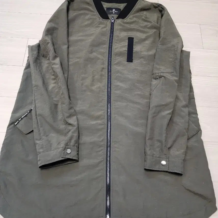 [SOLD OUT] 예쎄 카키색 바람막이 봄버 야상