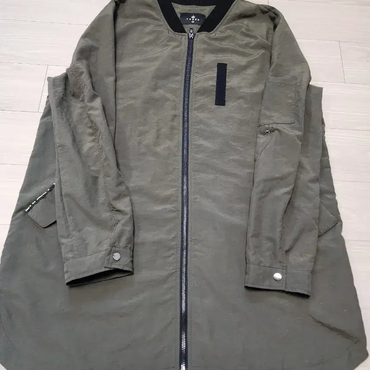 [SOLD OUT] 예쎄 카키색 바람막이 봄버 야상