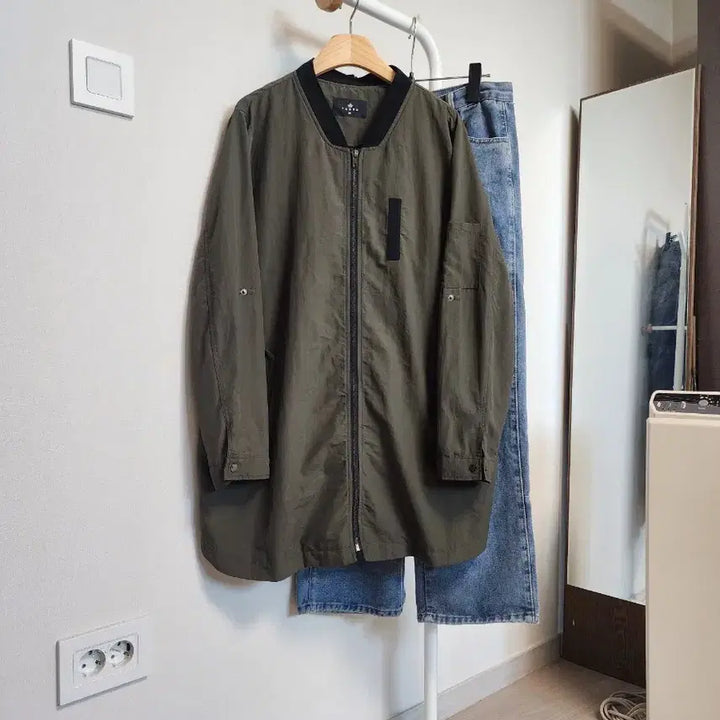 [SOLD OUT] 예쎄 카키색 바람막이 봄버 야상