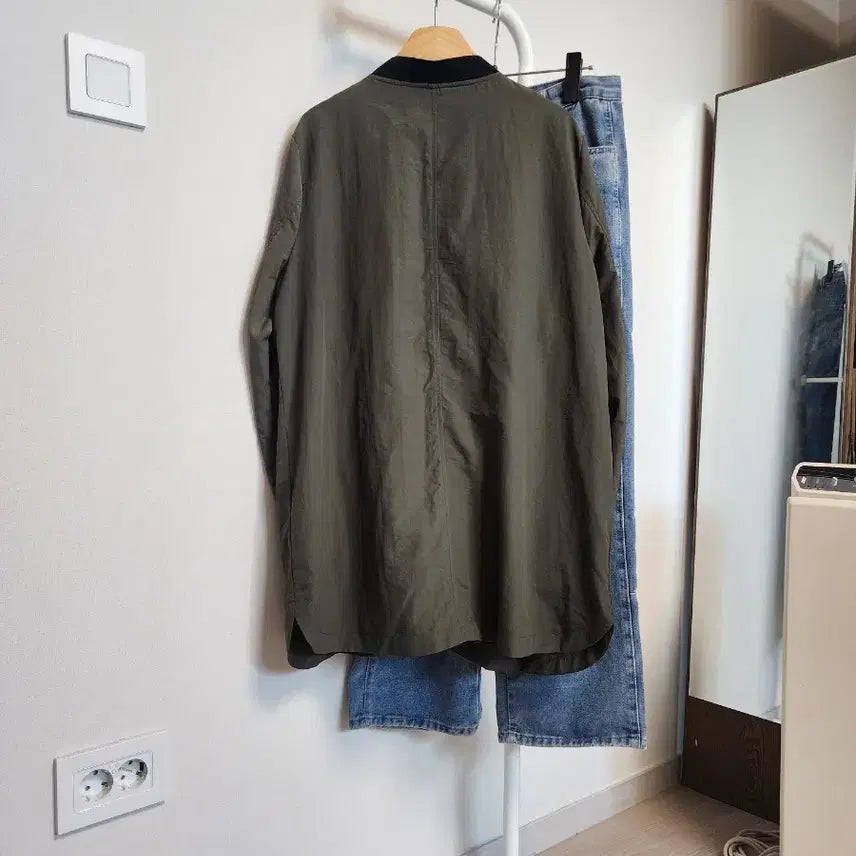 [SOLD OUT] 예쎄 카키색 바람막이 봄버 야상