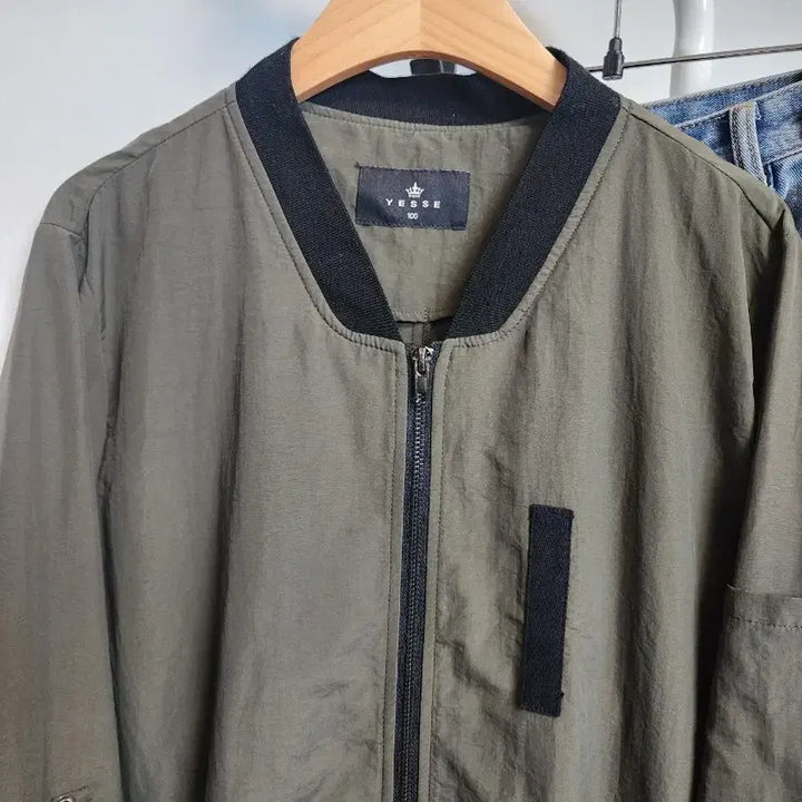 [SOLD OUT] 예쎄 카키색 바람막이 봄버 야상