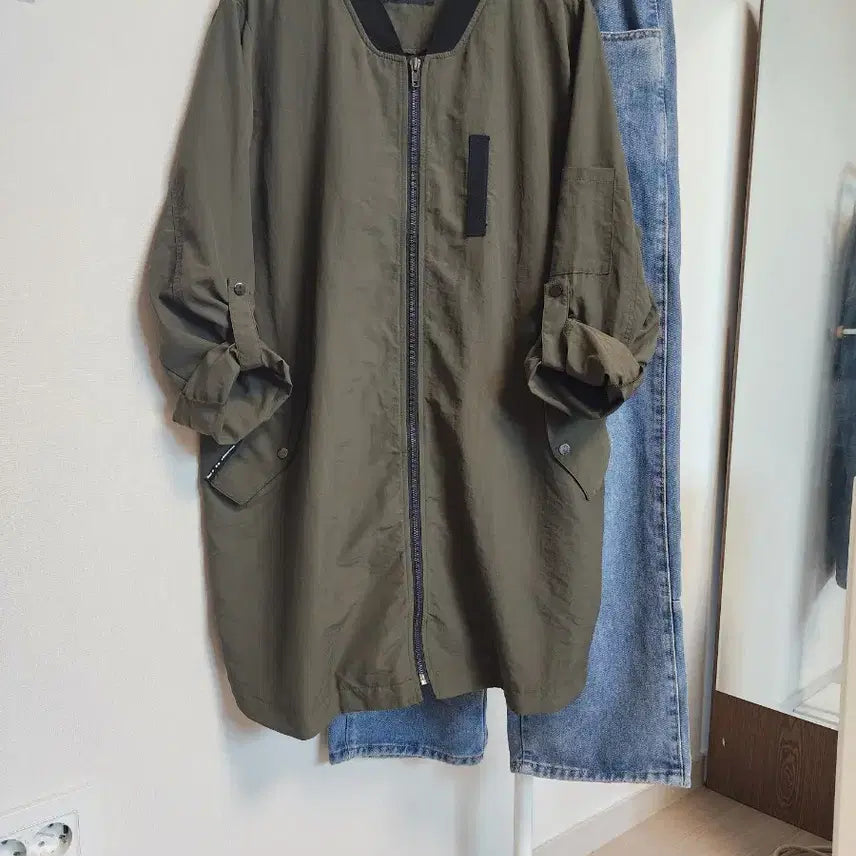 [SOLD OUT] 예쎄 카키색 바람막이 봄버 야상