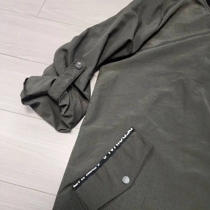 [SOLD OUT] 예쎄 카키색 바람막이 봄버 야상