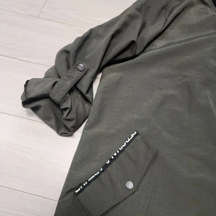 [SOLD OUT] 예쎄 카키색 바람막이 봄버 야상