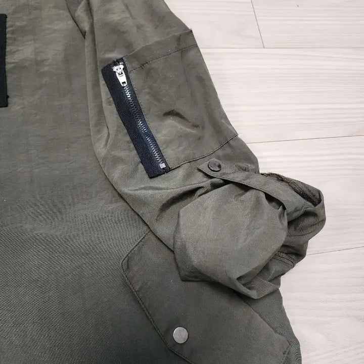 [SOLD OUT] 예쎄 카키색 바람막이 봄버 야상
