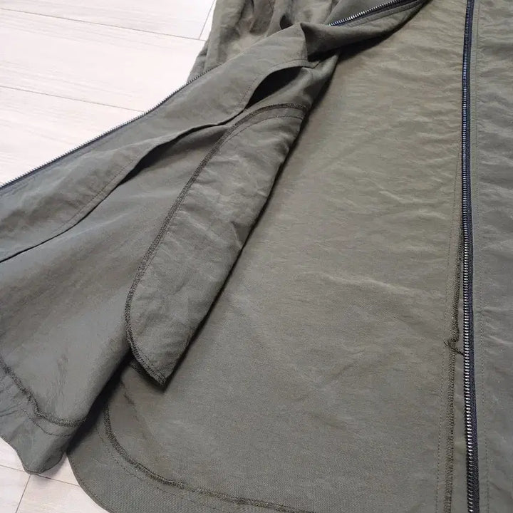 [SOLD OUT] 예쎄 카키색 바람막이 봄버 야상