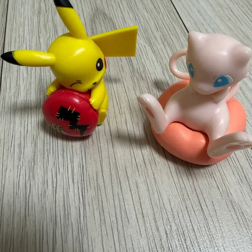 [BUNJANG] Pokemon Pikachu &amp; Mew Figure Gacha Bundle Set / 포켓몬스터 피카츄 뮤 피규어 가챠 일괄