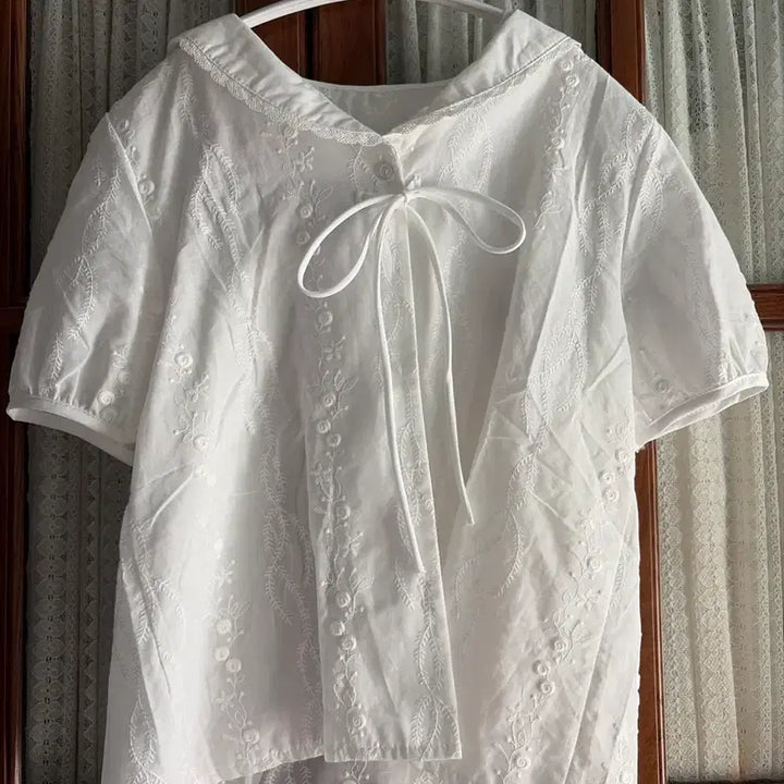 [SOLD OUT] 자수 레이스 셔츠