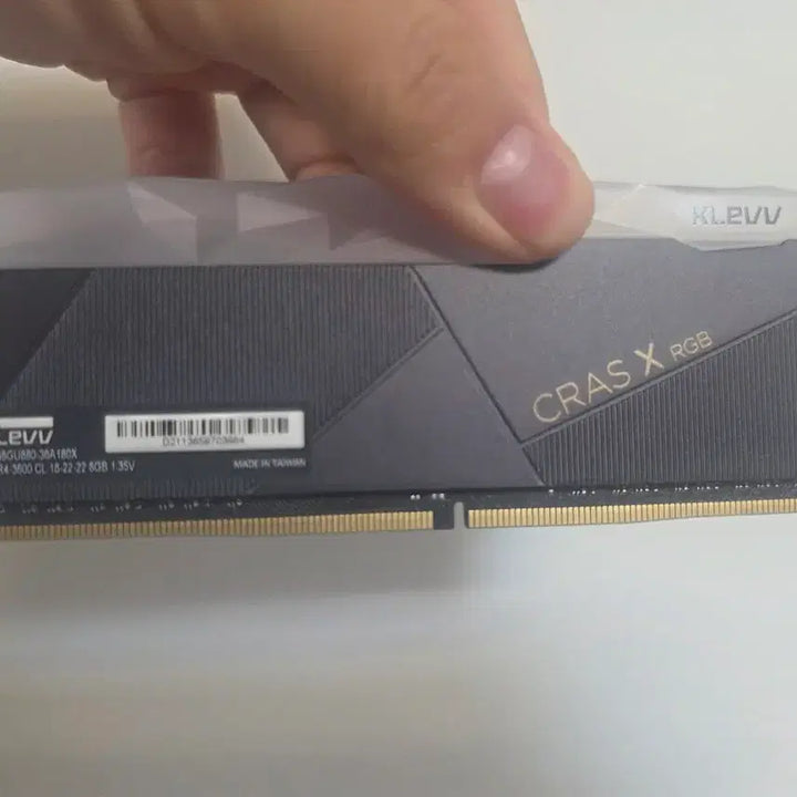[SOLD OUT] KLEVV 크라스 X RGB 램 8GB DDR4 3600