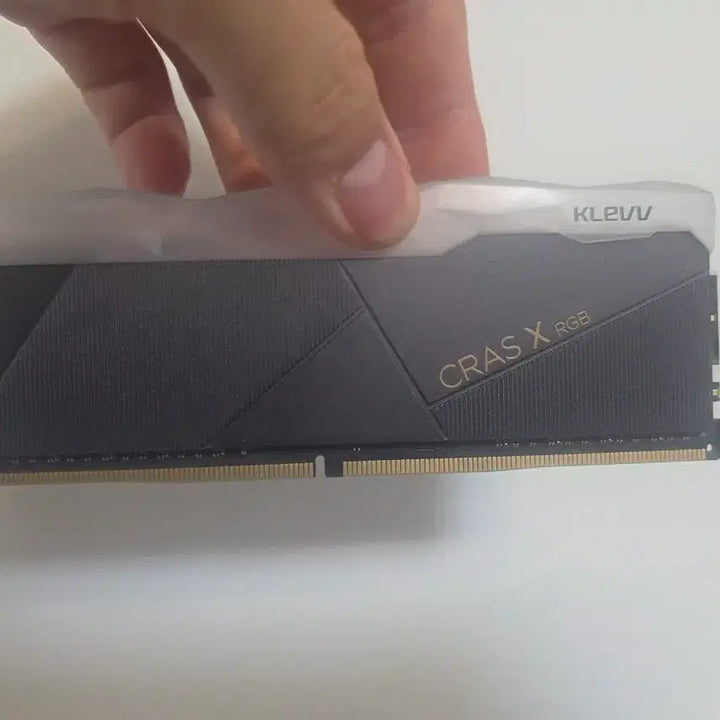 [SOLD OUT] KLEVV 크라스 X RGB 램 8GB DDR4 3600