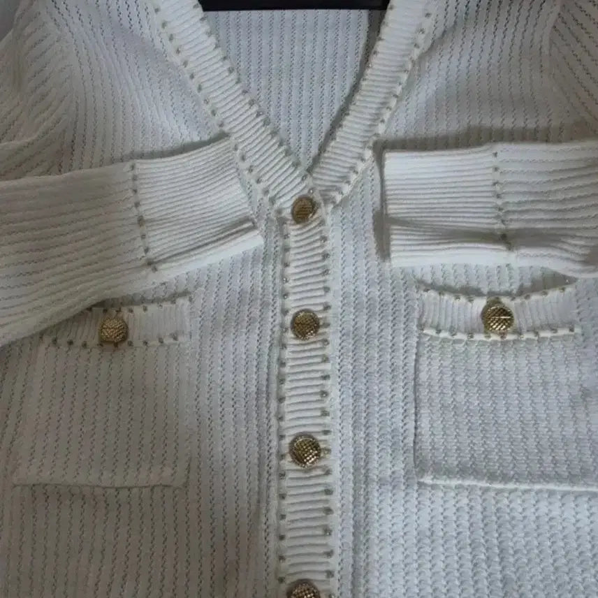 [BUNJANG] White Gold Stitch Knit Cardigan / (새상품)고퀄 화이트 금색 스티치 니트 가디건