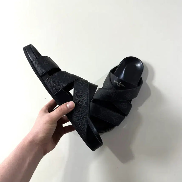 [BUNJANG] Louis Vuitton Eclipse Slippers Size 7 / [백화점판/7]루이비통 이클립스 슬리퍼