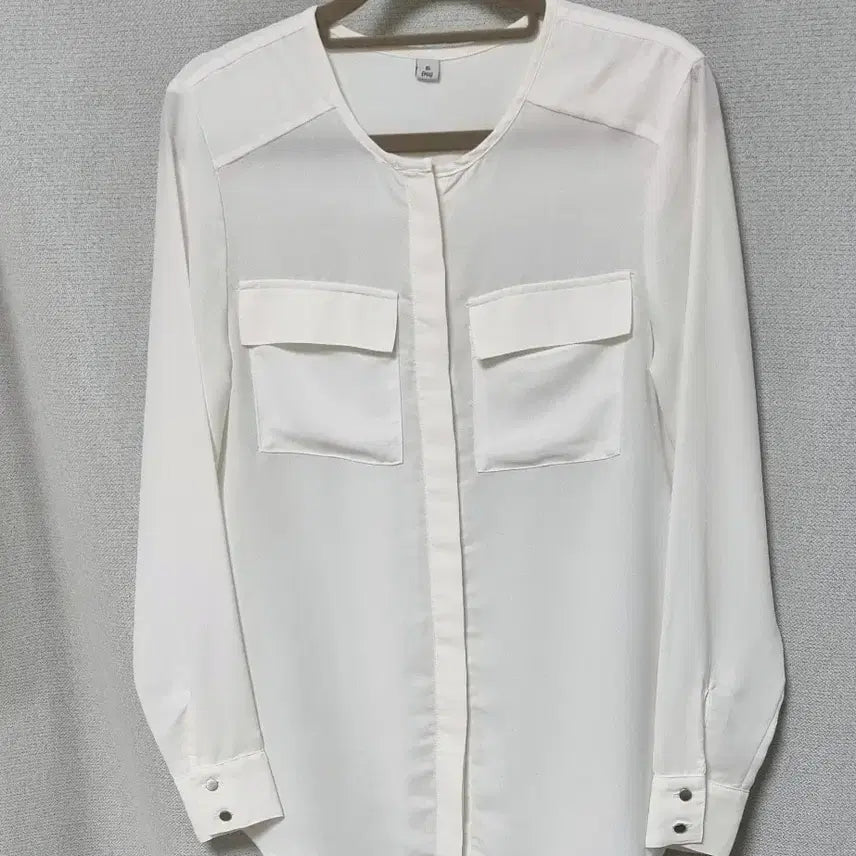 [BUNJANG] Kamichi by Mac &amp; Logan Blouse Set (White, Light Khaki) / 카미치바이 맥앤로건 블라우스 2개(55)