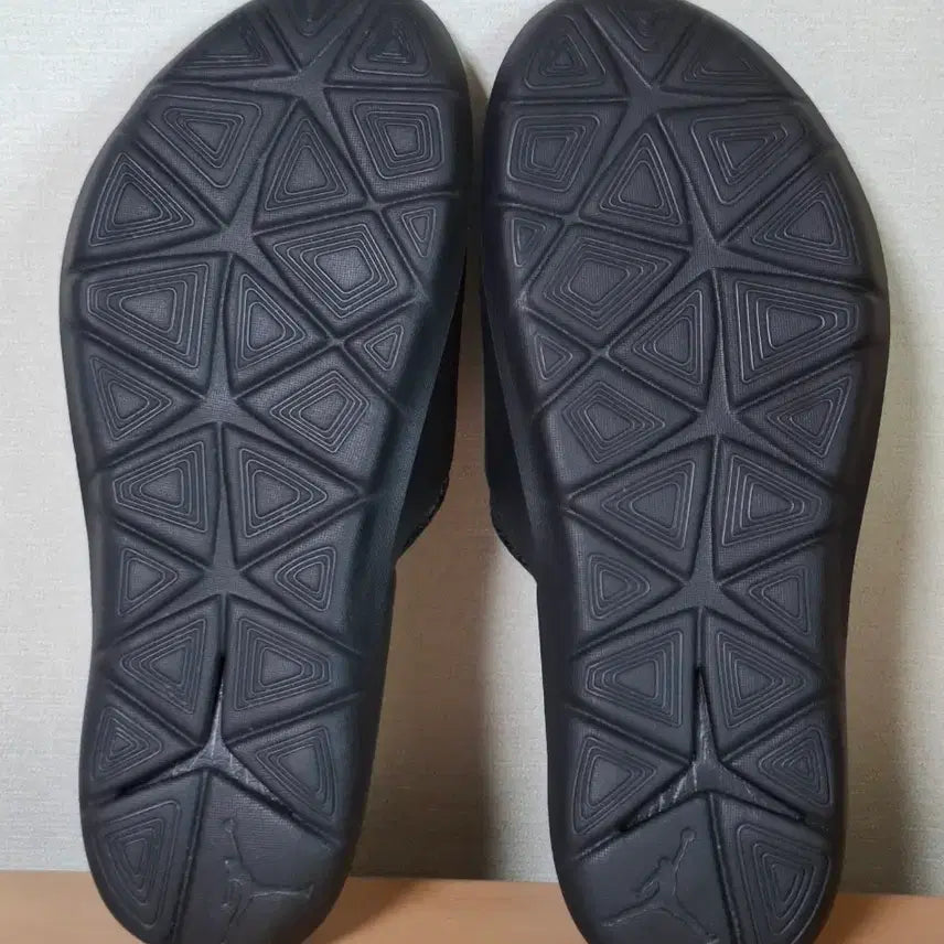 [BUNJANG] Jordan Hydro 7 Slippers (Size 295-300) / 조던 295-300 하이드로7 슬리퍼