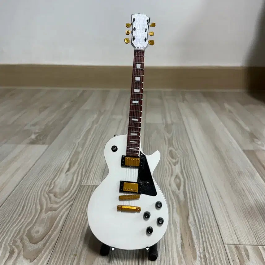 [BUNJANG] Day6 Sungjin Guitar Miniature / 데이식스 성진 기타 악기 미니어처 바바