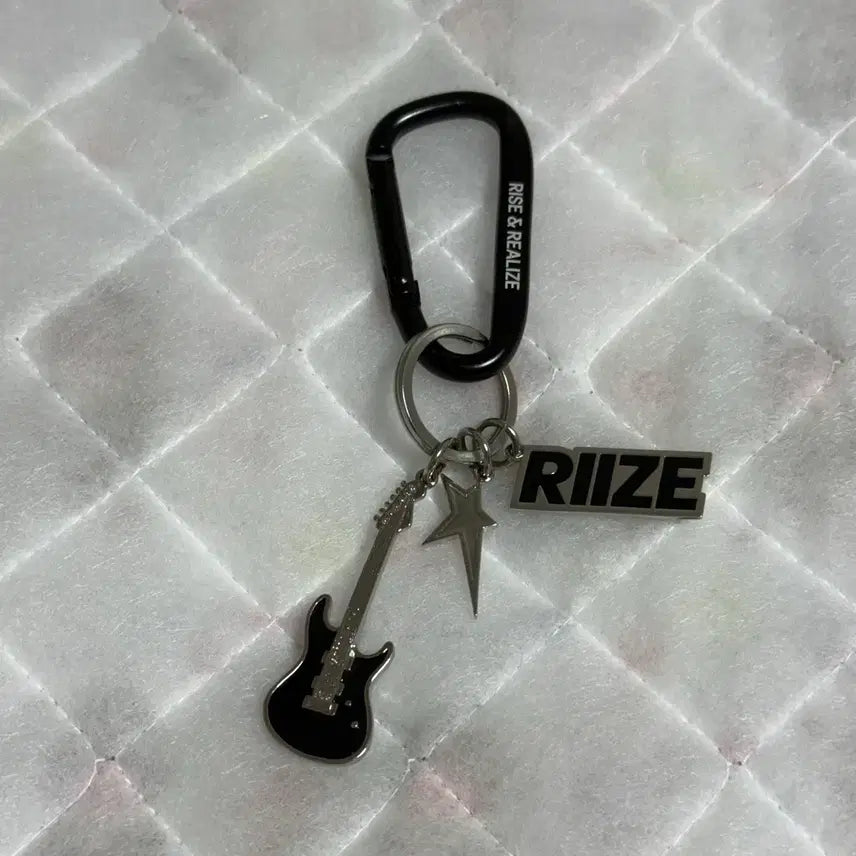 [SOLD OUT] RISE &amp; REALIZE 라이즈 키링