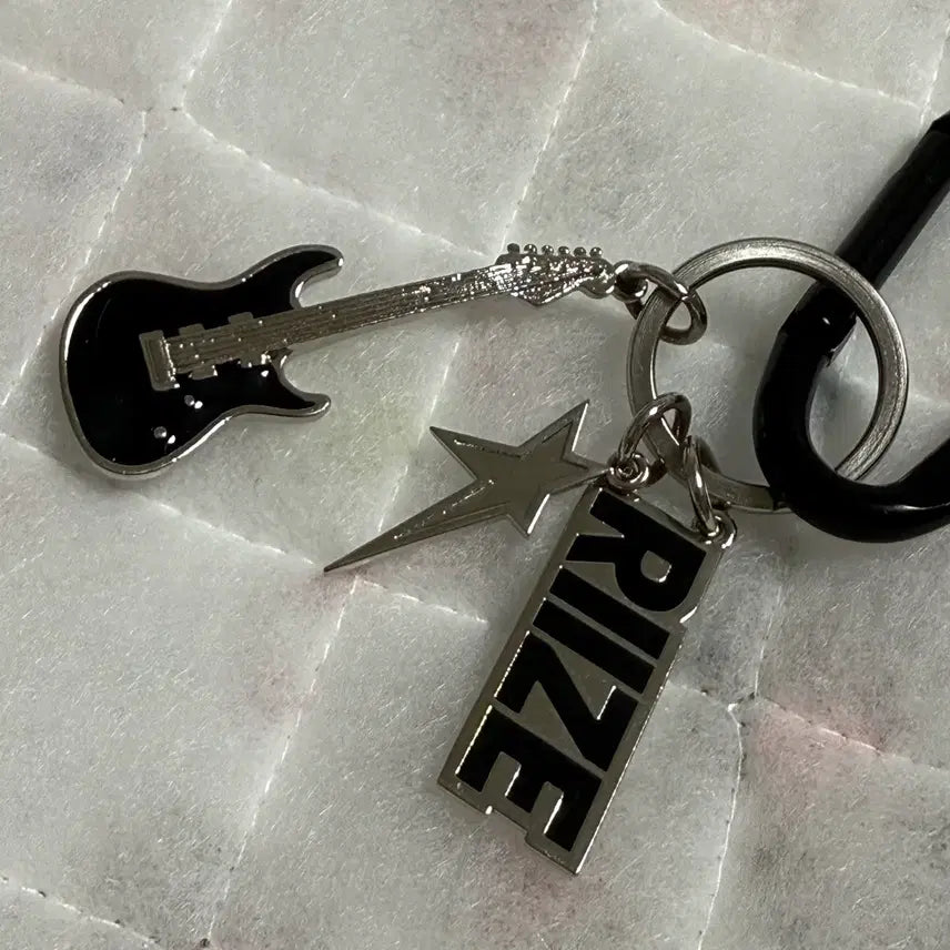 [SOLD OUT] RISE &amp; REALIZE 라이즈 키링