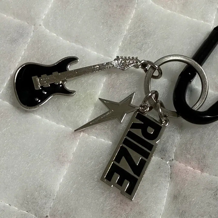 [SOLD OUT] RISE &amp; REALIZE 라이즈 키링