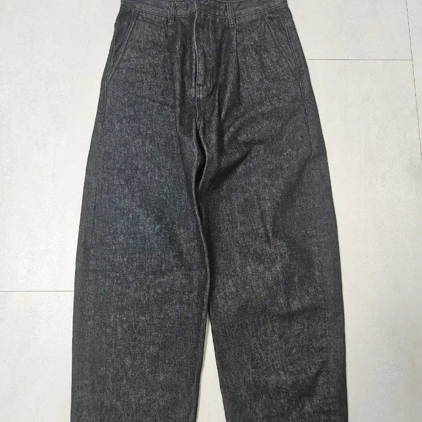 [BUNJANG] Artifcts One-Tuck Curved Denim Black M Size / 아트이프액츠 원턱 커브드 데님 블랙