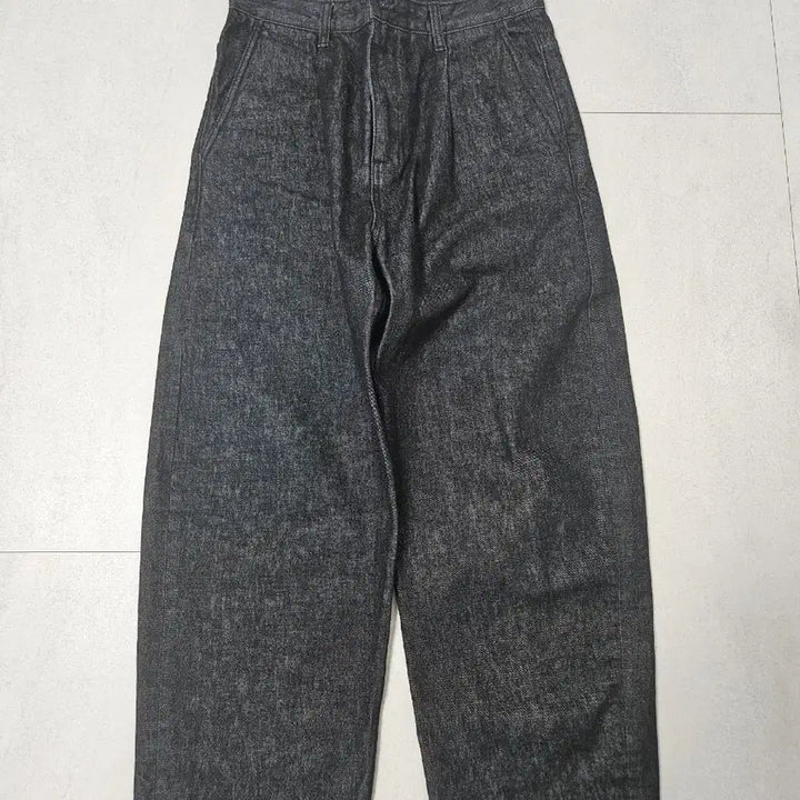 [BUNJANG] Artifcts One-Tuck Curved Denim Black M Size / 아트이프액츠 원턱 커브드 데님 블랙