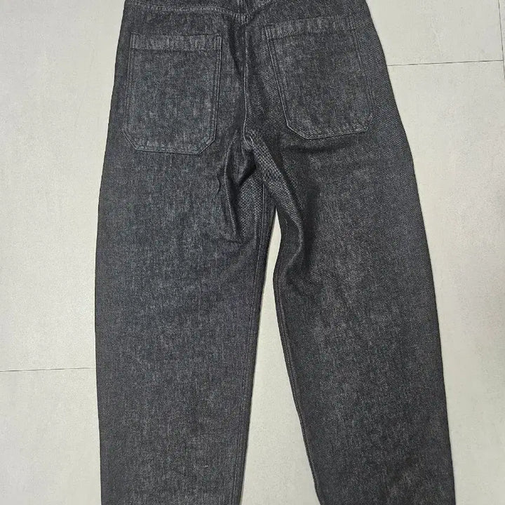 [BUNJANG] Artifcts One-Tuck Curved Denim Black M Size / 아트이프액츠 원턱 커브드 데님 블랙