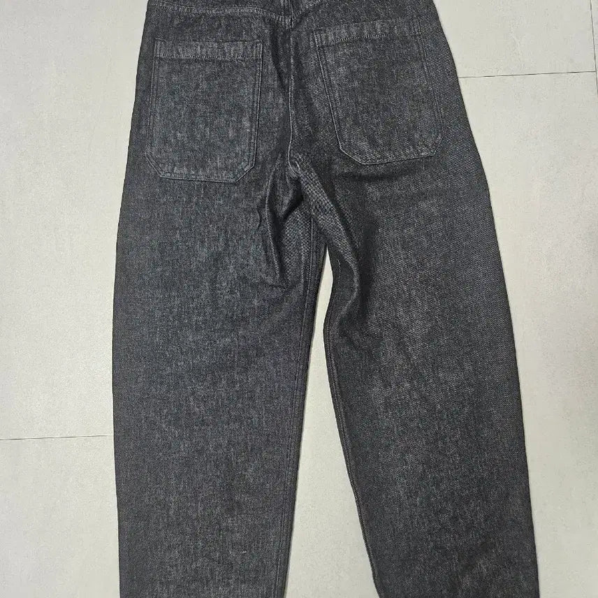 [BUNJANG] Artifcts One-Tuck Curved Denim Black M Size / 아트이프액츠 원턱 커브드 데님 블랙