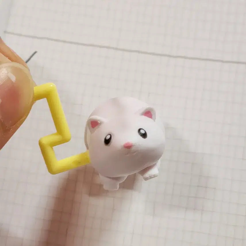 [BUNJANG] Rotating Hamster &amp; Wheel Gacha Capsule Toy Figure (Yellow) / 돌아 돌아라 햄스터 &amp; 쳇바퀴 가챠 캡슐토이 피규어 노랑