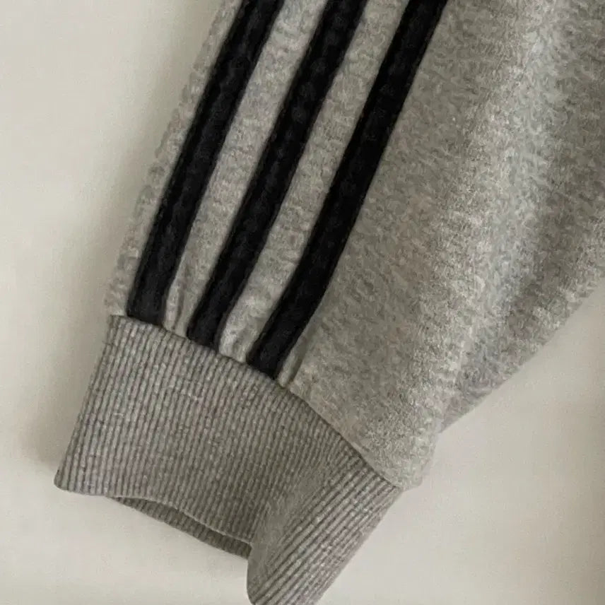 [BUNJANG] Adidas Oversized Gray Sweatshirt / 아디다스 블랙 그레이 오버핏 맨투맨 m