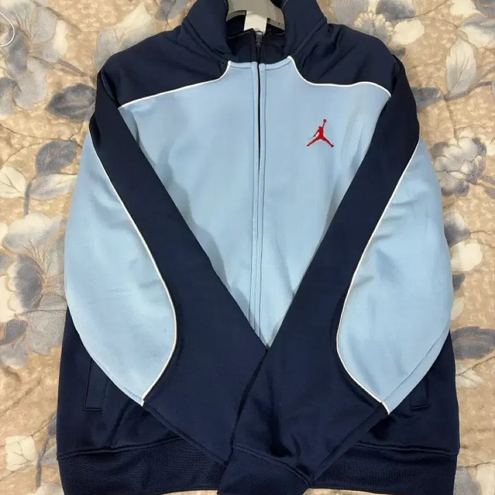 [SOLD OUT] 슈프림 조던 트랙탑