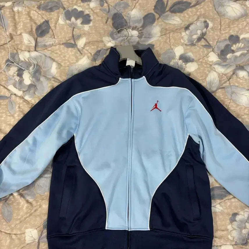 [SOLD OUT] 슈프림 조던 트랙탑