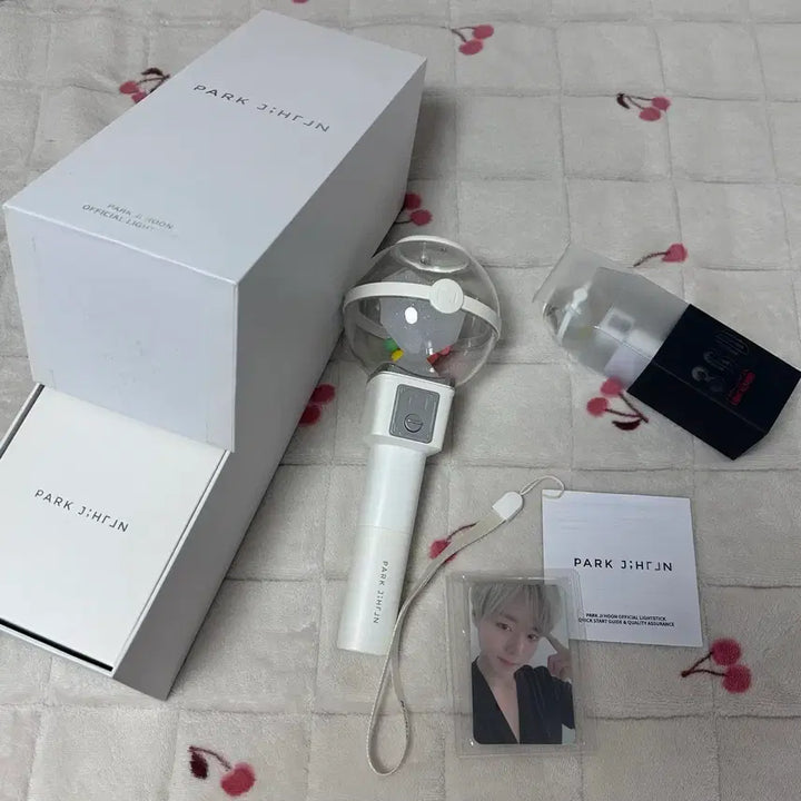 [SOLD OUT] 박지훈 응원봉 뽑봉 포카 포함 풀구성 현물+풀구성 키링