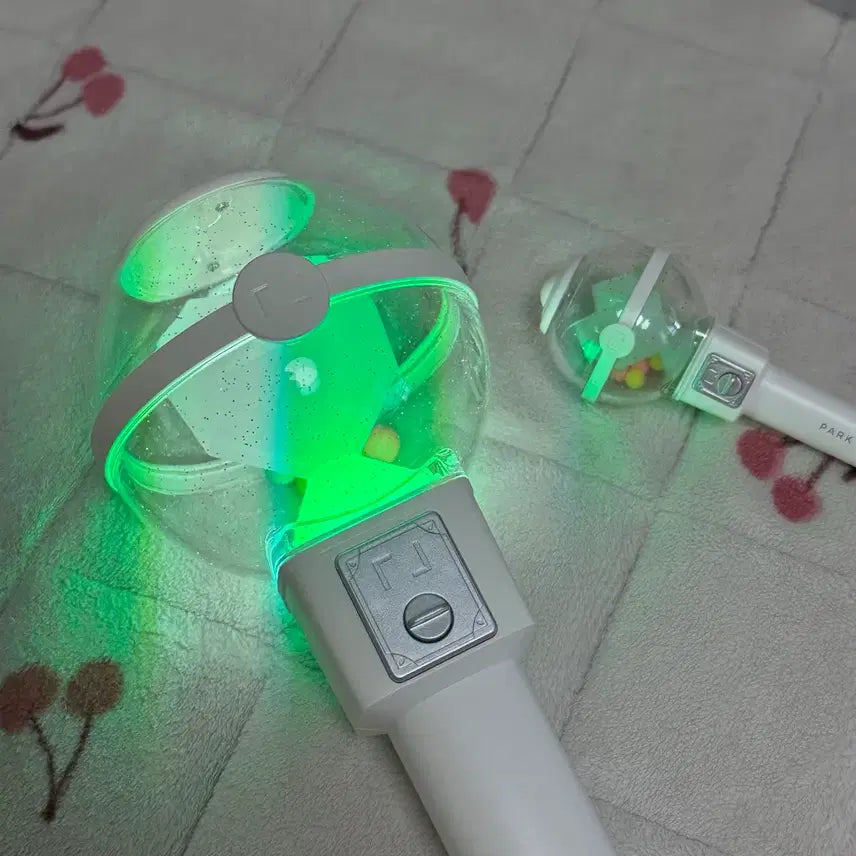 [SOLD OUT] 박지훈 응원봉 뽑봉 포카 포함 풀구성 현물+풀구성 키링