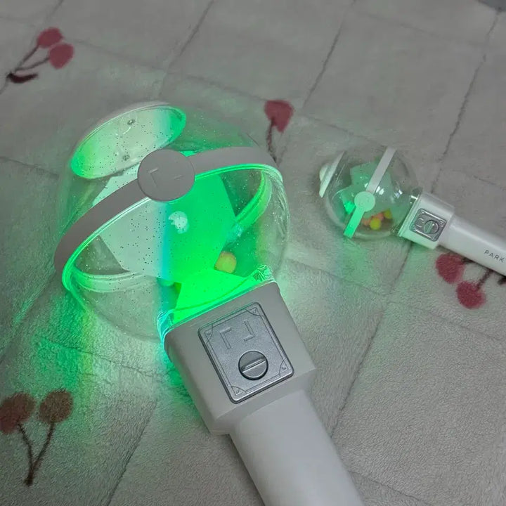 [SOLD OUT] 박지훈 응원봉 뽑봉 포카 포함 풀구성 현물+풀구성 키링
