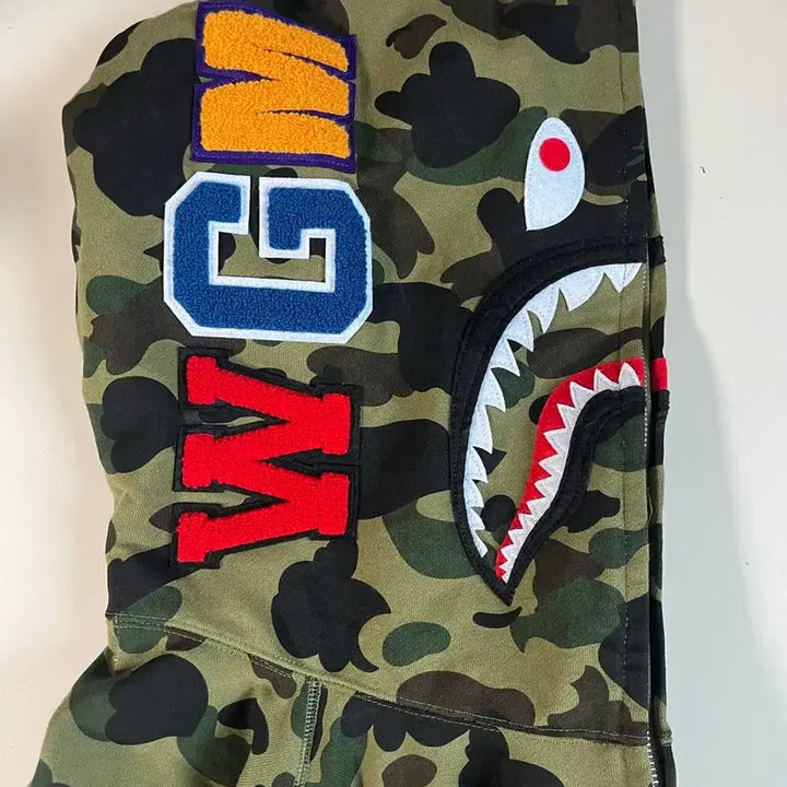 [SOLD OUT] [정품] L 베이프 녹계 샤크 카모 후드집업 판매합니다