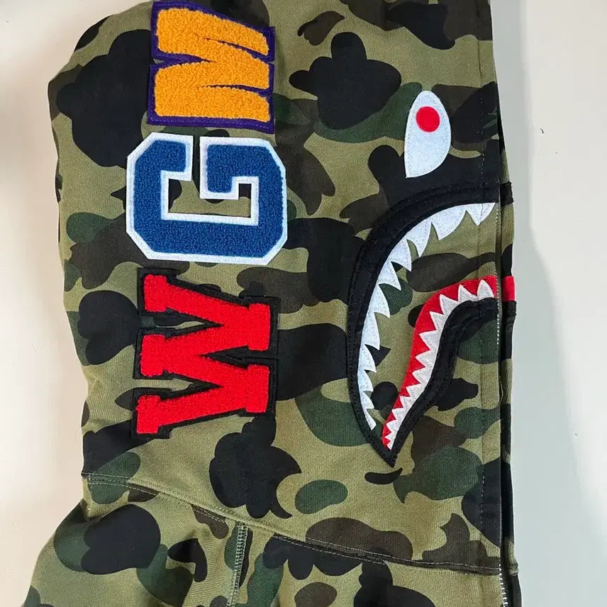 [SOLD OUT] [정품] L 베이프 녹계 샤크 카모 후드집업 판매합니다